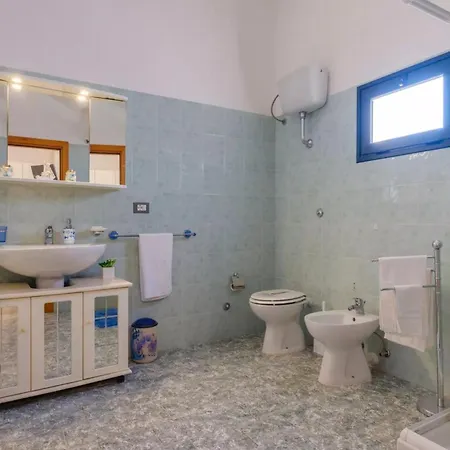 Emerald Sleeps 12 With Sea View Holiday home