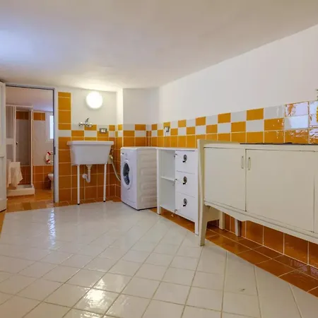 Holiday home Emerald Sleeps 12 With Sea View *