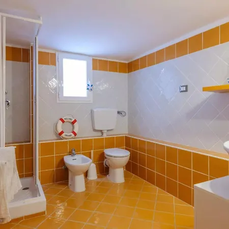 Emerald Sleeps 12 With Sea View *