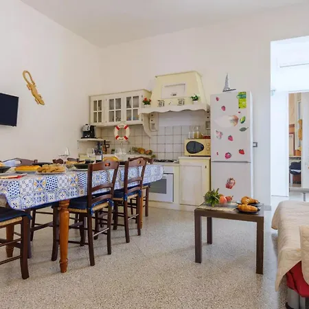 Holiday home Emerald Sleeps 12 With Sea View *